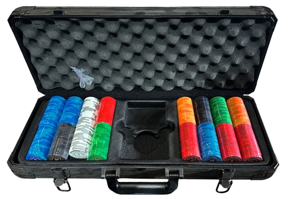 POKER CHIP Set with Heavy Duty Case. NB: Photo as is