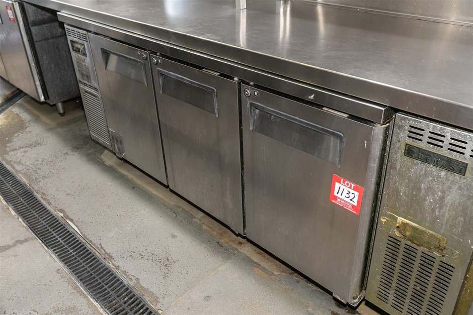 Turbo Air KUR18-3-M 3 Door Refrigerator (Commercial)