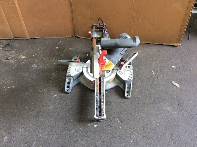 Ozito SCMS-1621 210mm Sliding Compound Mitre Saw