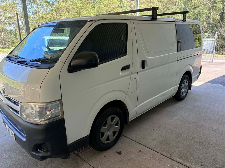 2010 Toyota HI ACE FWD Manual - 5 Speed Van