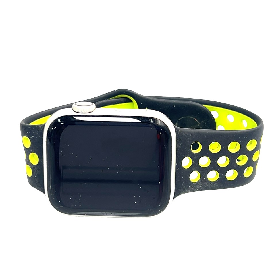 Apple Watch series 4 with silicon rubber black/green strap