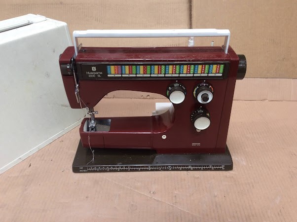 Husqvarna 2000 SL Sewing Machine