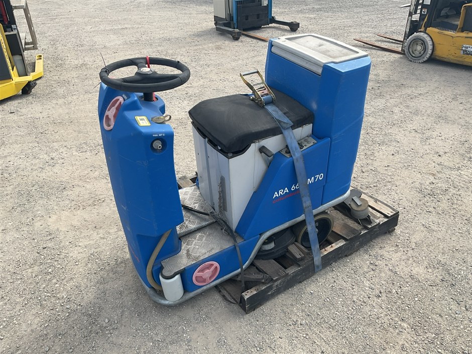 Columbus ride on Floor scrubber