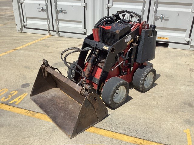 <p>Toro 320D Mini Loader</p>