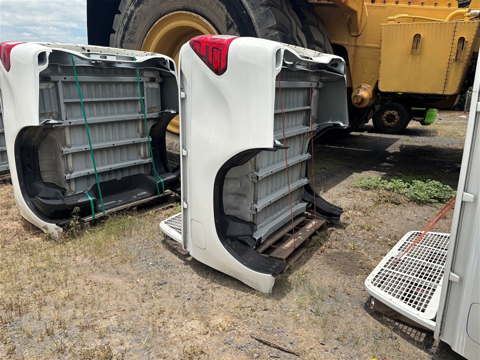 <p>1 x Style Side Hilux Tray</p>