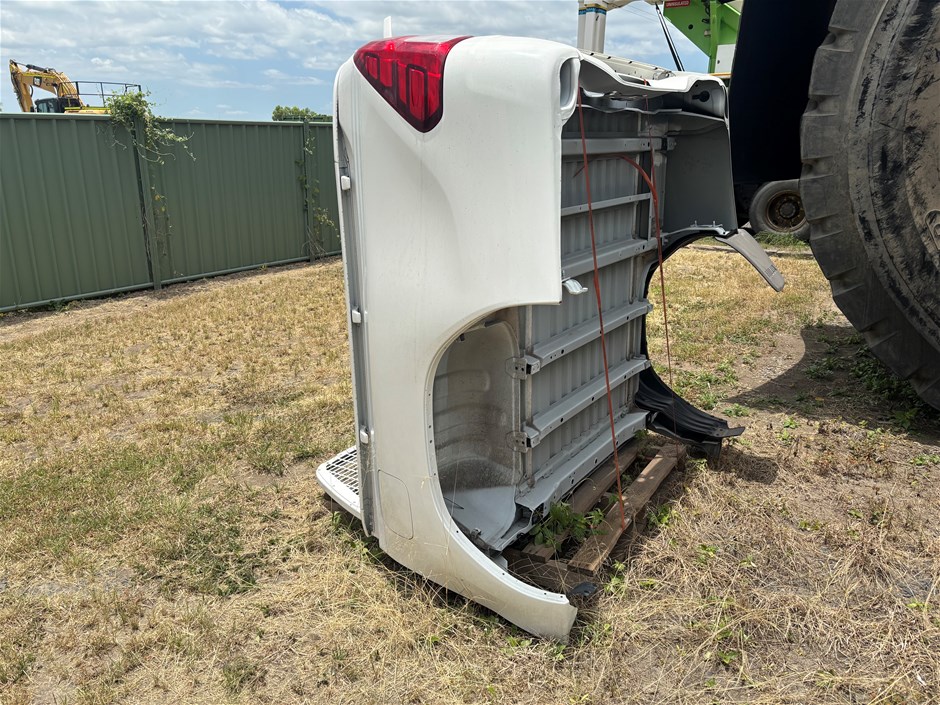 1 x Style Side Hilux Tray