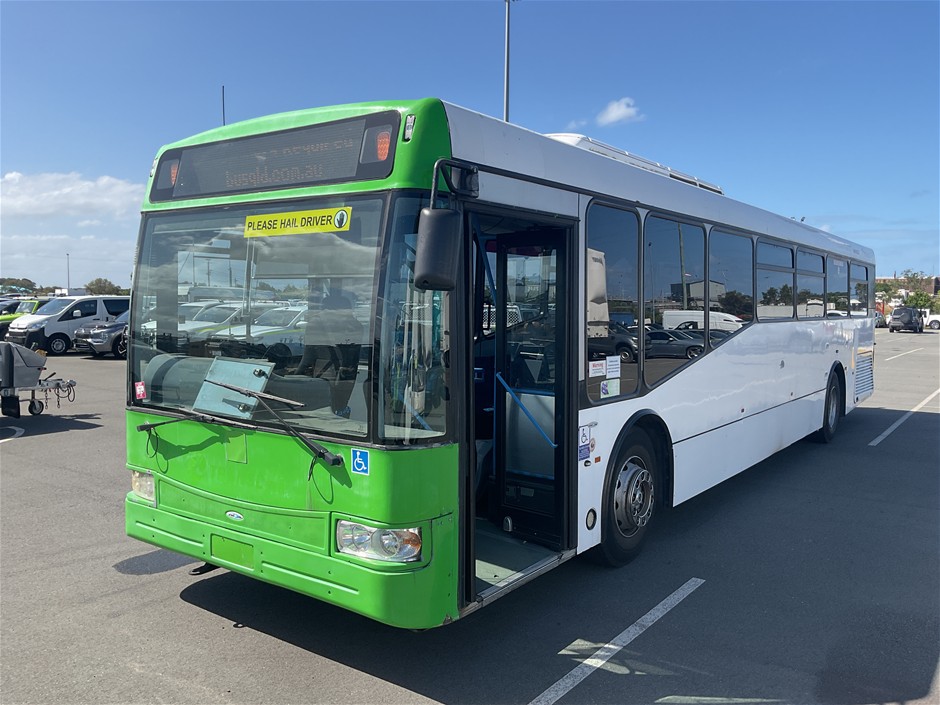 2005 Volvo B12 4 x 2 Bus
