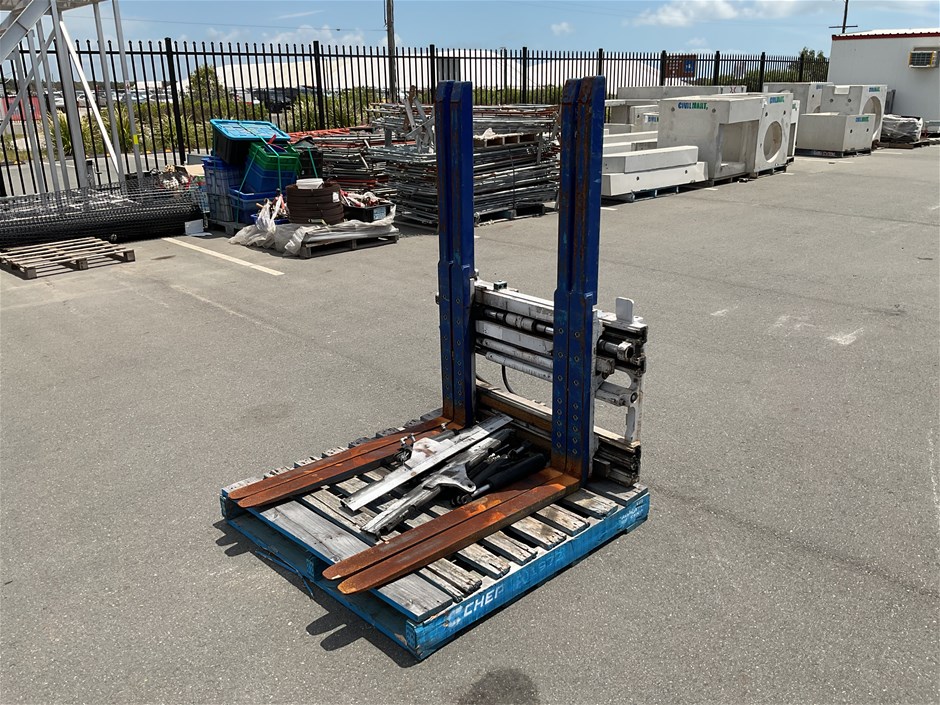 Mast And Tyne Attachment