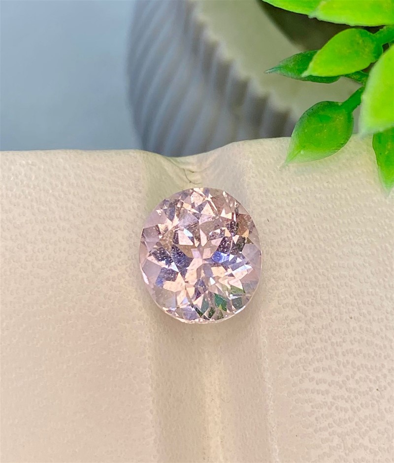 4.25 CT Splendid Natural Purplish-Pink Kunzite