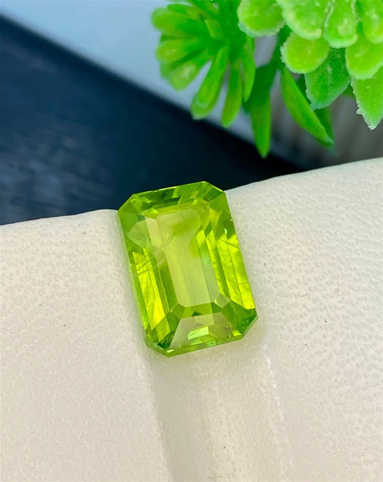 7.20 Carats Natural Lustrous Peridot