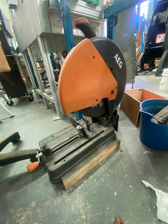 AEG Metal Saw