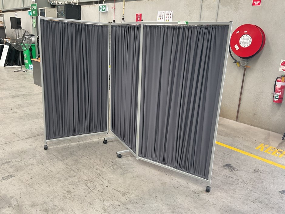 <p>Portable Privacy Screen </p>