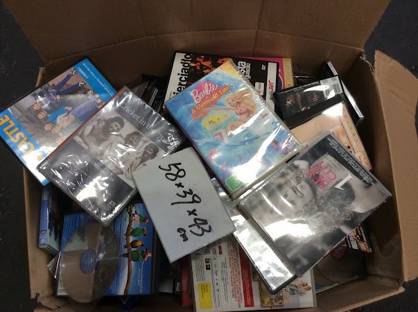 Mix Type DVDs/CDs with box dimensions are 58x39x43 cm