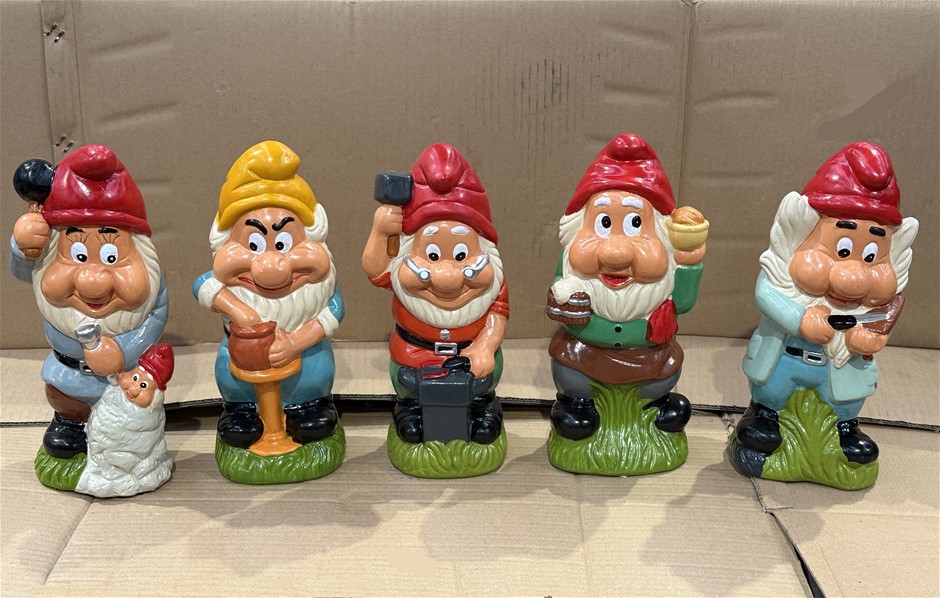 Garden Gnomes 5pc set, Hand-painted Terracotta, 30cm high Brand NEW