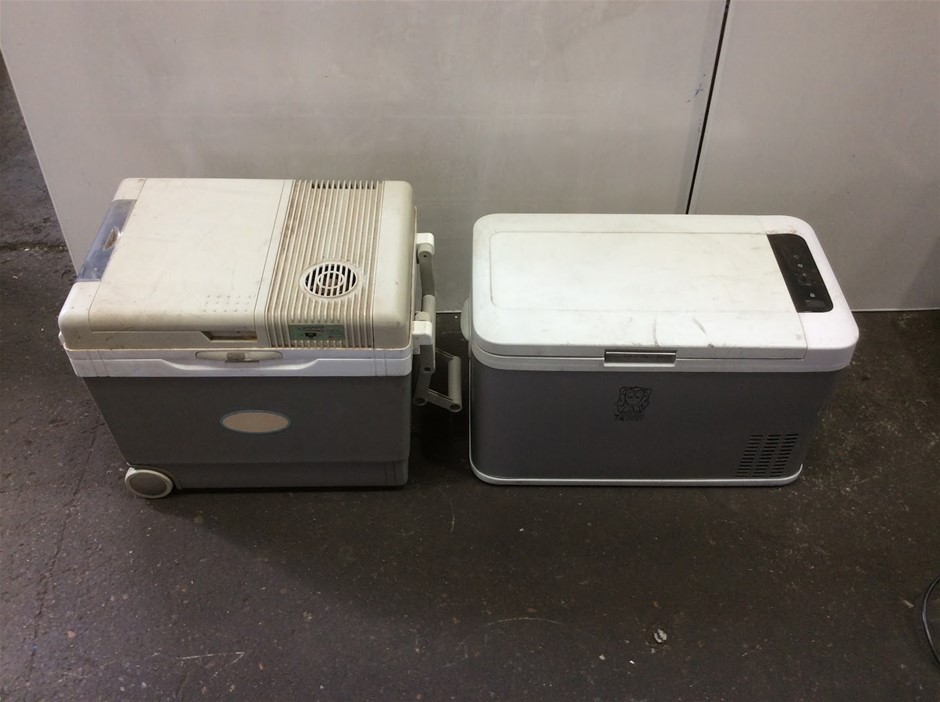 Laurina EC-985-12V and Unbranded Portable Thermoelectric Cooler