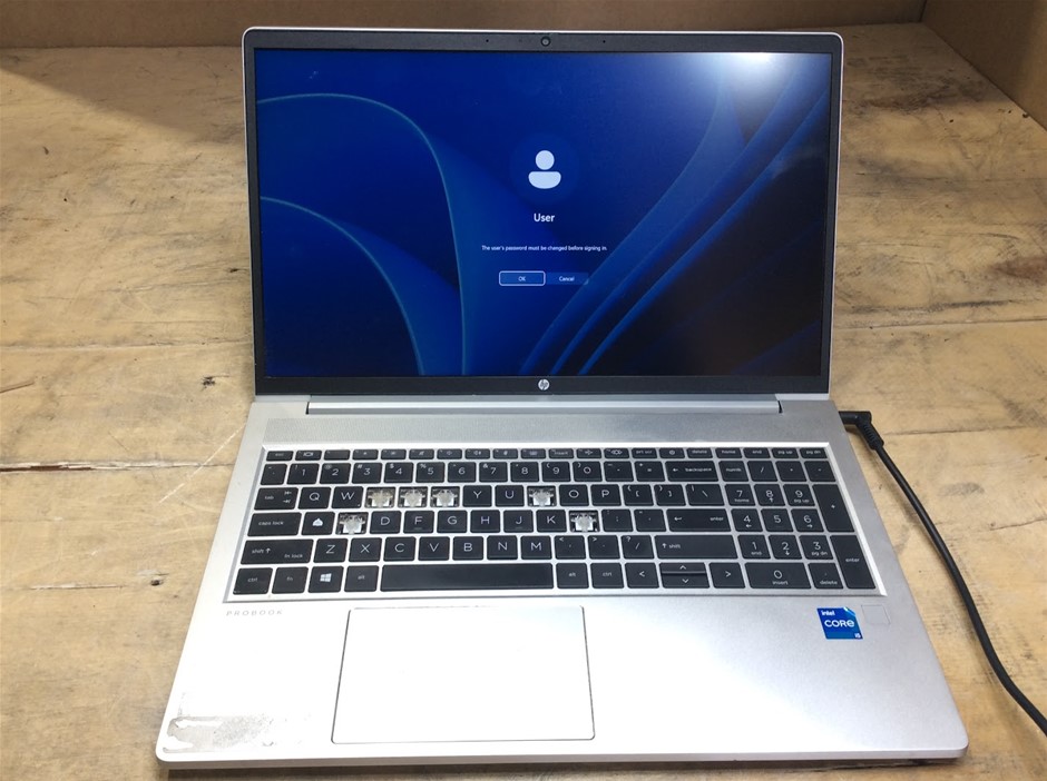 HP 450 g8 Win11 Laptop i5-1135g7 4GBRAM 64GB Silver