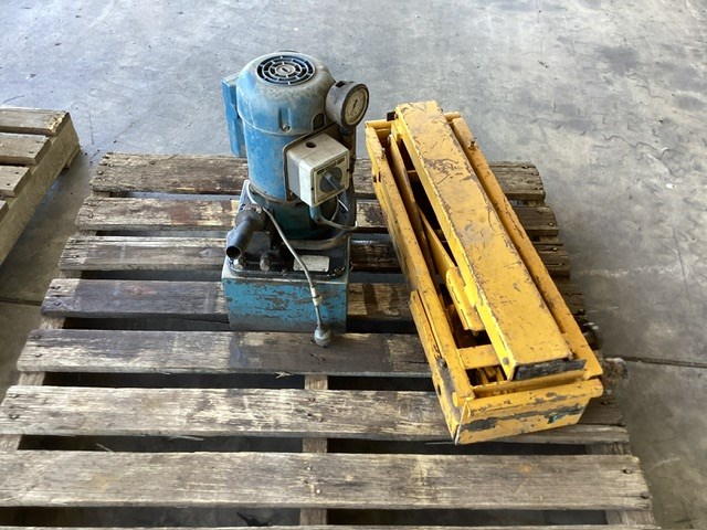 <p>Hozone PA554 Hydraulic Power Pack And Manual Jack</p>