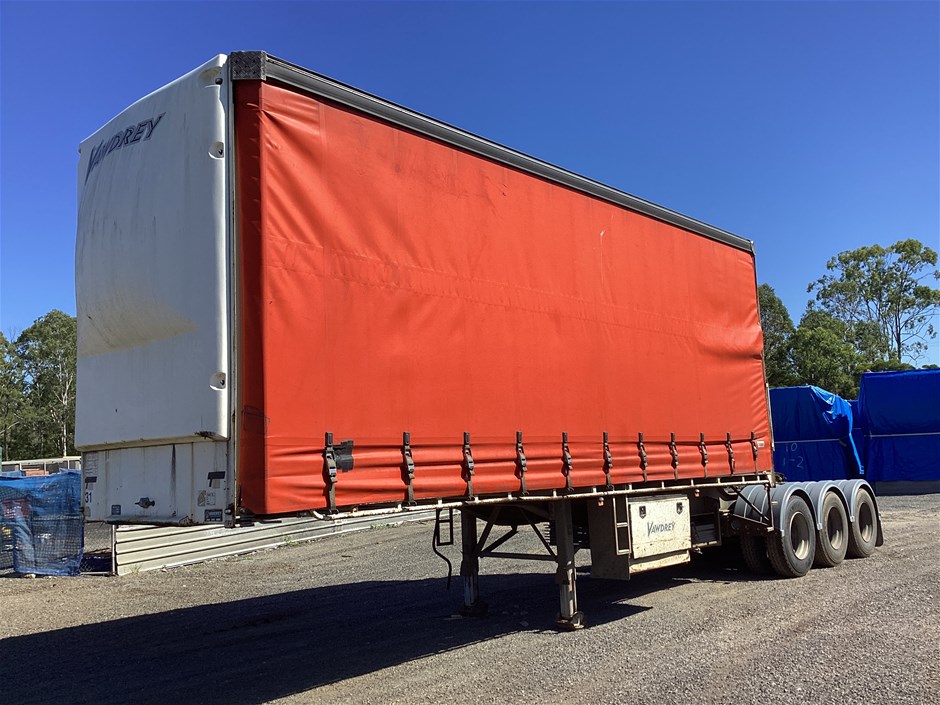 <p>2008 Vawdrey VBS3 Triaxle Curtainsider A Trailer</p>