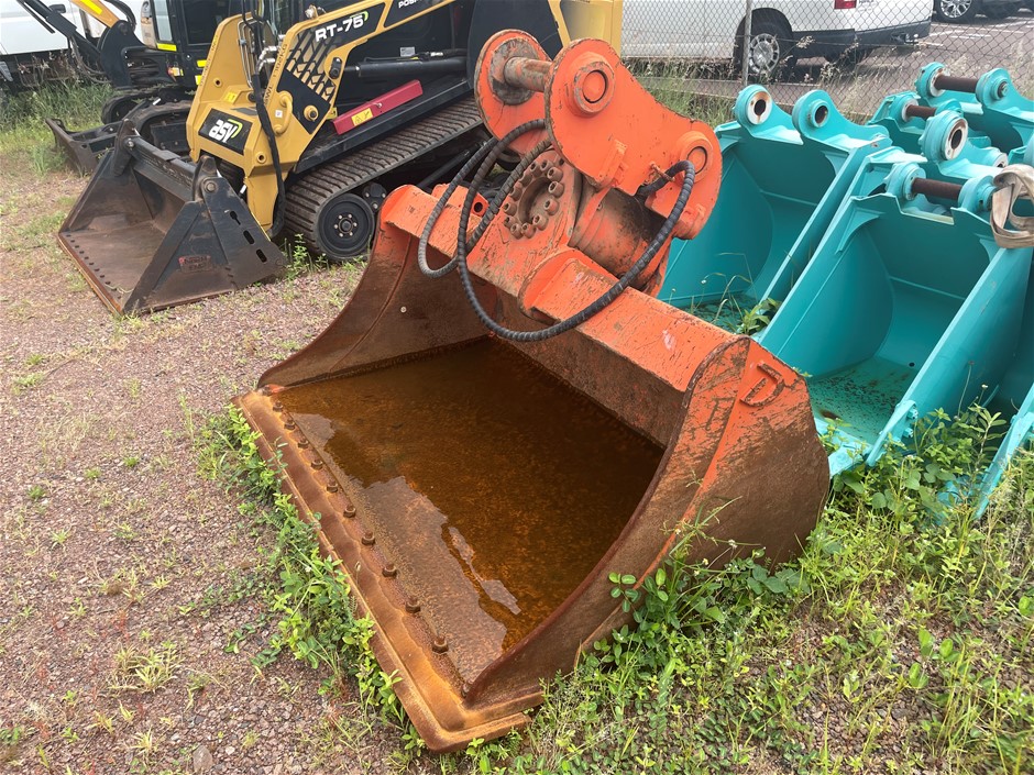 2012 Doherty SK200-8 Tilting Bucket