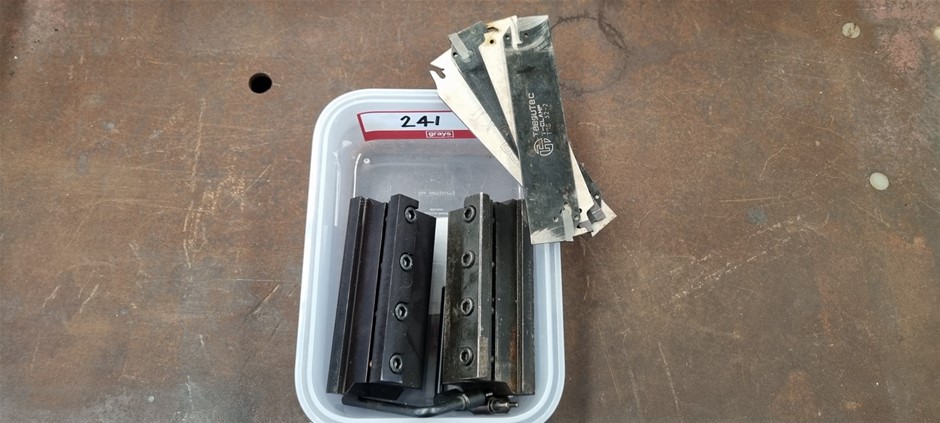 Lathe parting off holder and blades 32mm shank