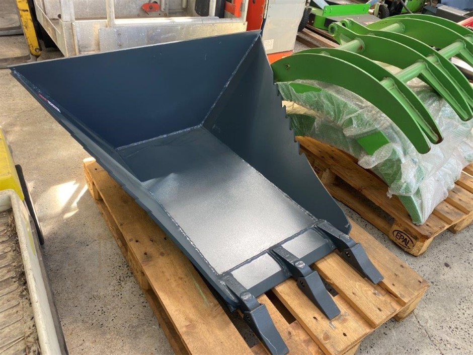 Unused Versatach Mini Loader Excavation Bucket