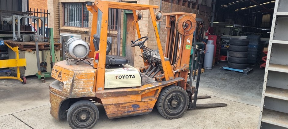 Forklift Truck Toyota 25 Model 42-4FG25