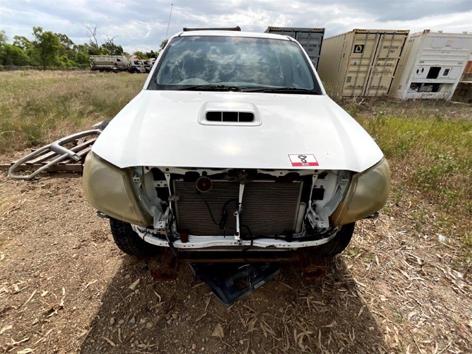 2006 Toyota Hilux KUN26R 4WD Manual - 5 Speed Dual Cab Chassis