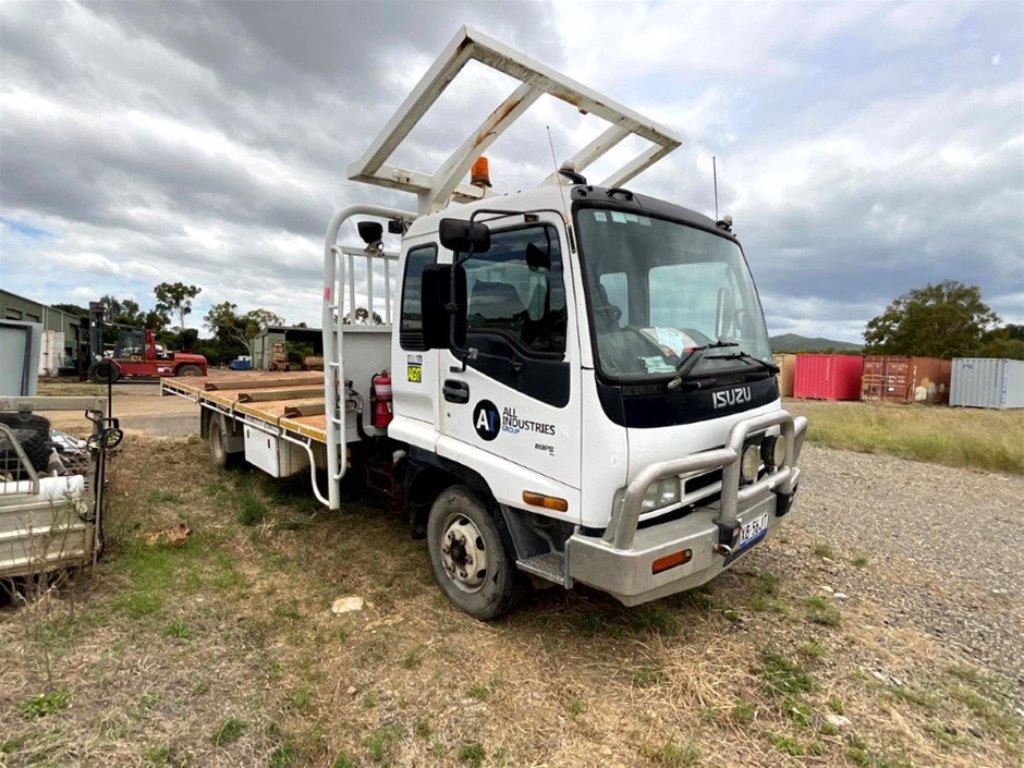 2001 Isuzu Frr500 4 X 2 Tray Body Truck