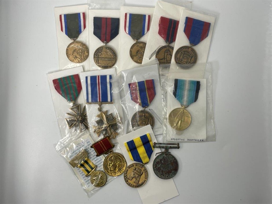 Approx. 13 x Asstd World Military, Service and Campaign Medals