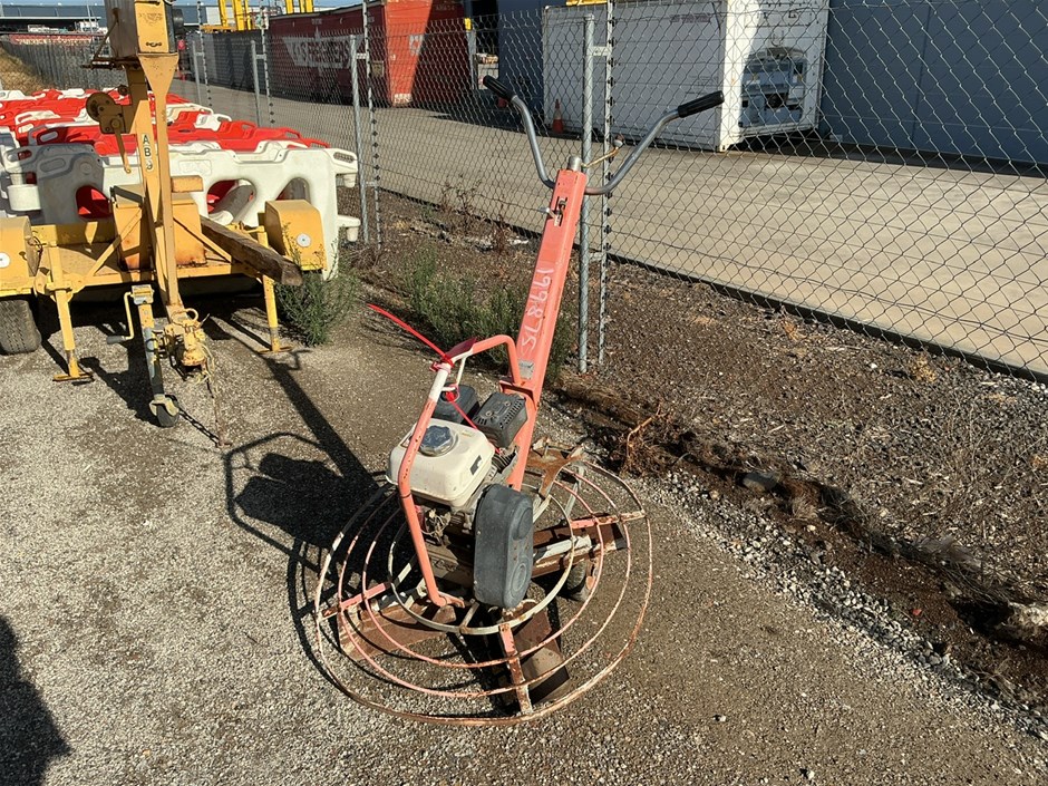 <p><strong>Flexitool Concrete Trowel</strong></p>