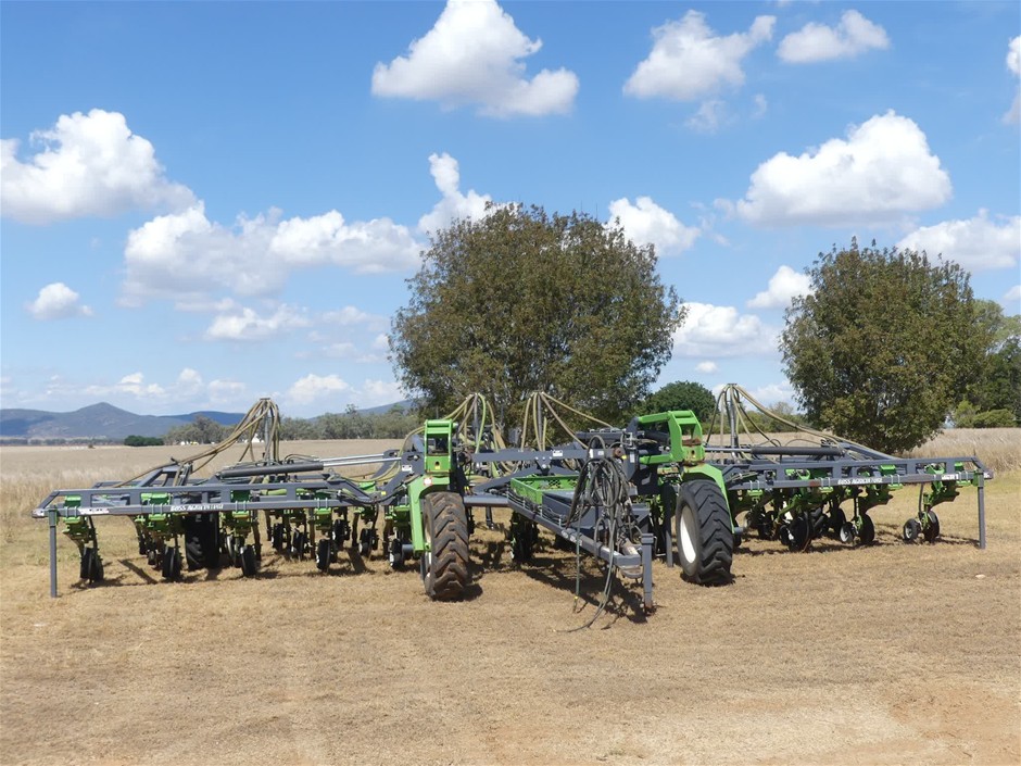 <B>2023 Boss Super Flex Planter (12 Metre)</B>