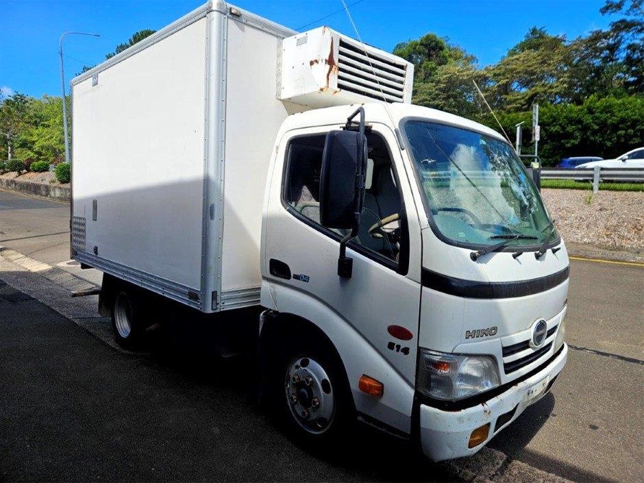 2009/01 Hino 300-514 4 x 2 Refrigerated Body Truck