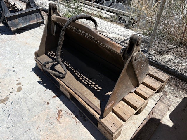 Mini loader Bucket 4 in 1 Bucket Attachment