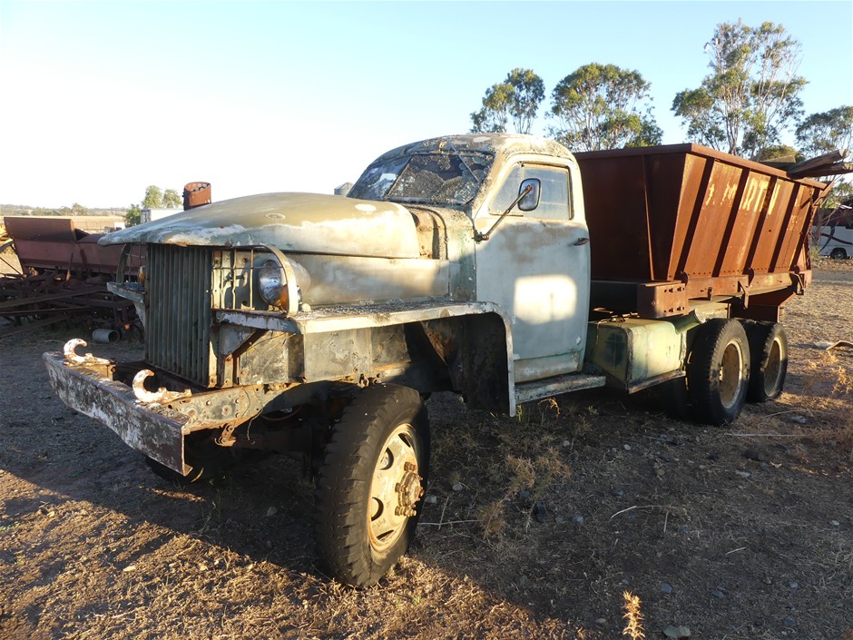 <B>Circa 1945 Studebaker US6 Spreader Truck (Vintage)</B>