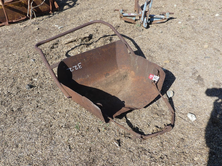 <B>Scoop Attachment (Vintage)</B>