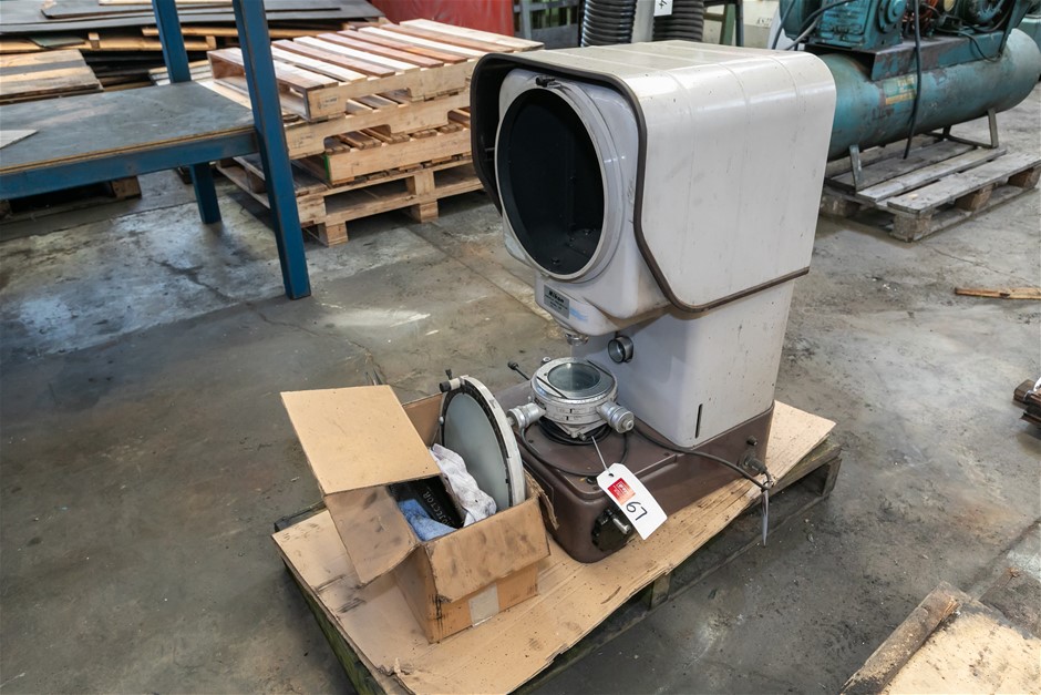 Nikon 6C Profile Projector