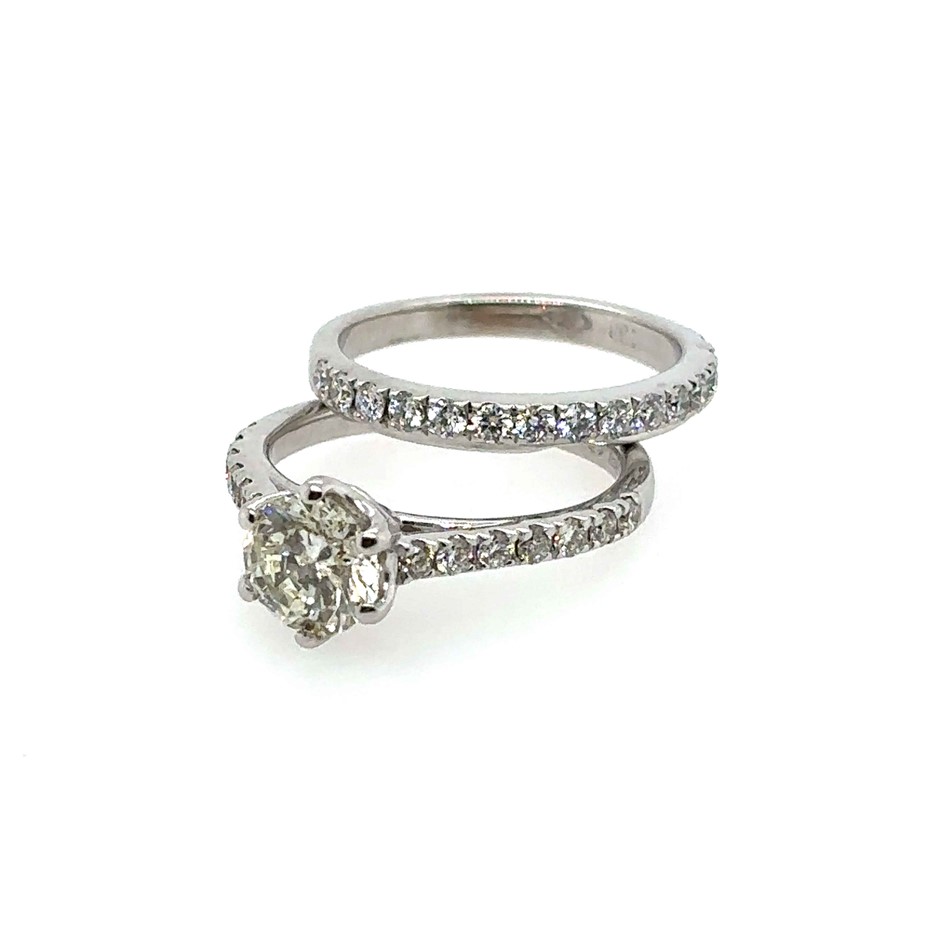 1.04ct a round Dia. I/P1 & 0.25ct 14 Stones Round Dia. G/SI Ring 18K White