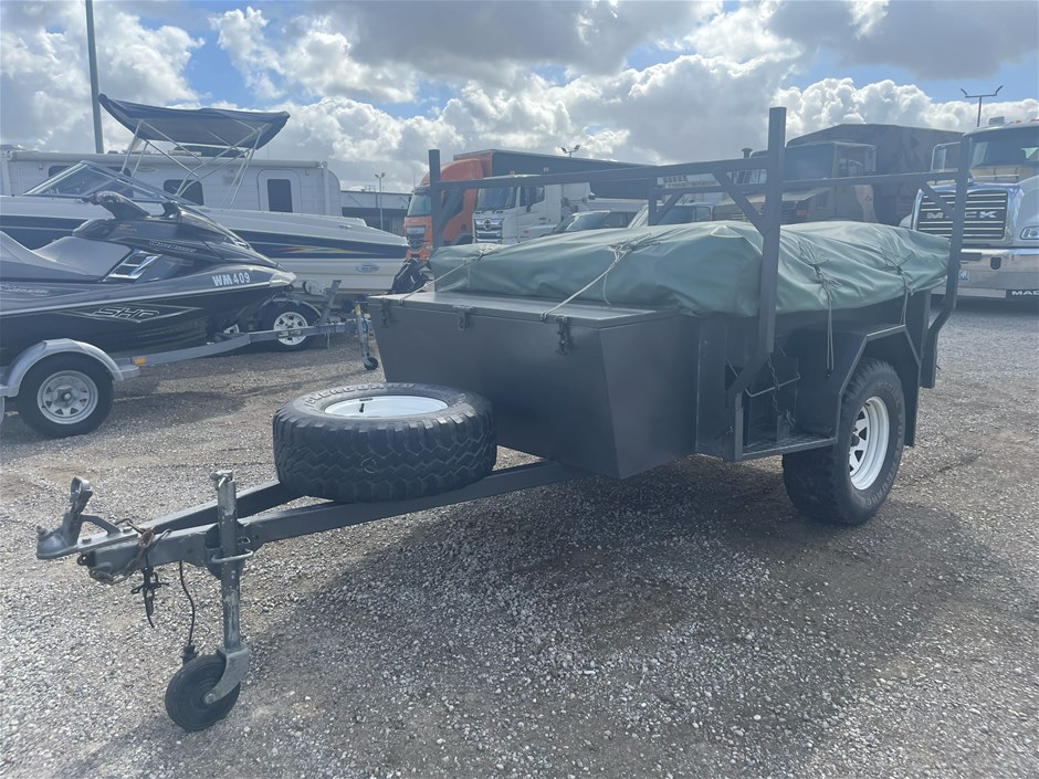 <p>2000 Forwar Outbac Camper Trailer</p>
