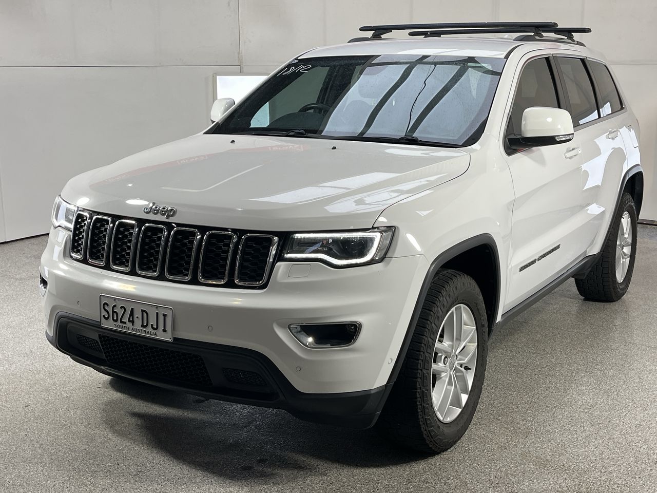 2017 Jeep Grand Cherokee Laredo (4x4) WK Automatic - 8 Speed Wagon