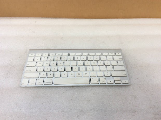 Apple Wireless Keyboard A1314