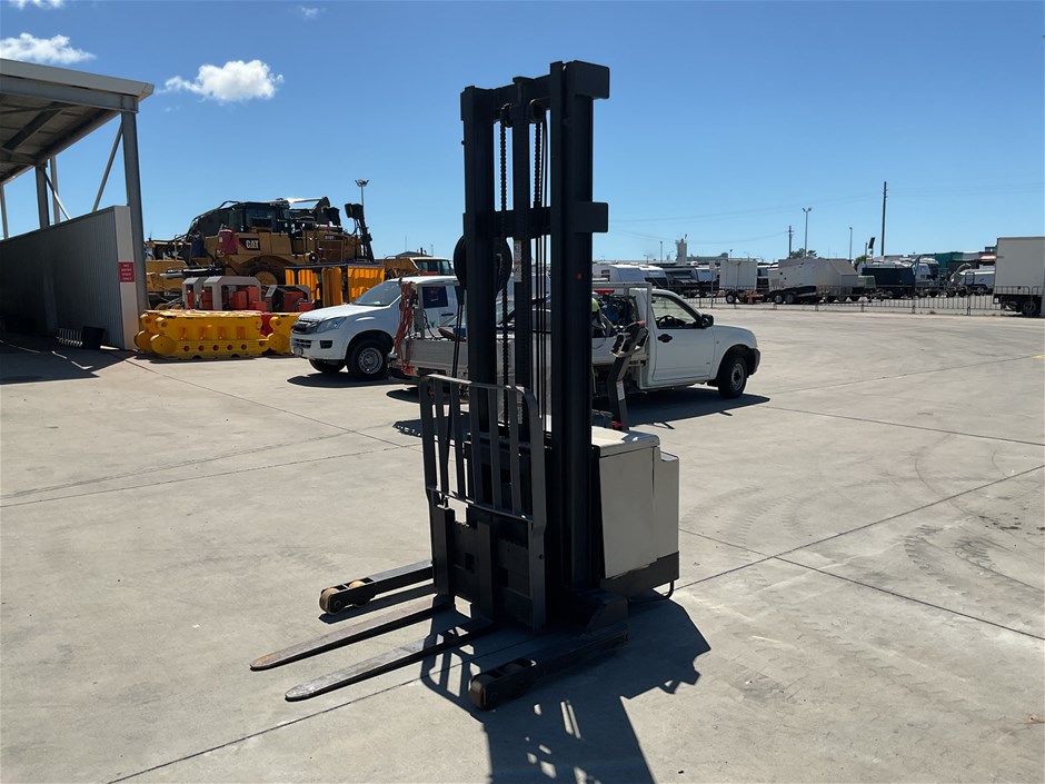 Crown Pallet Truck Sale - QLD