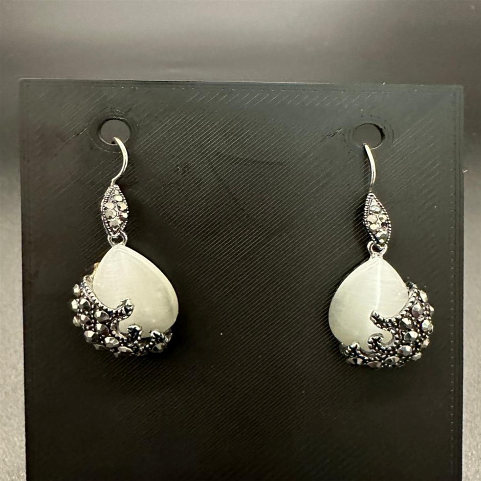 Drop Earrings in Silver