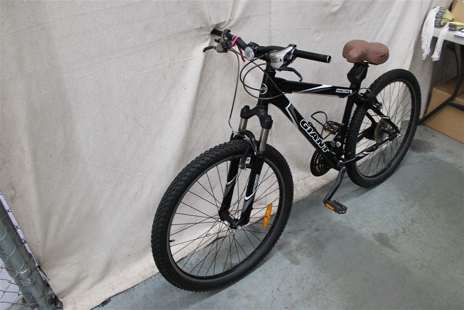 Giant Rincon Black/White Bicycle