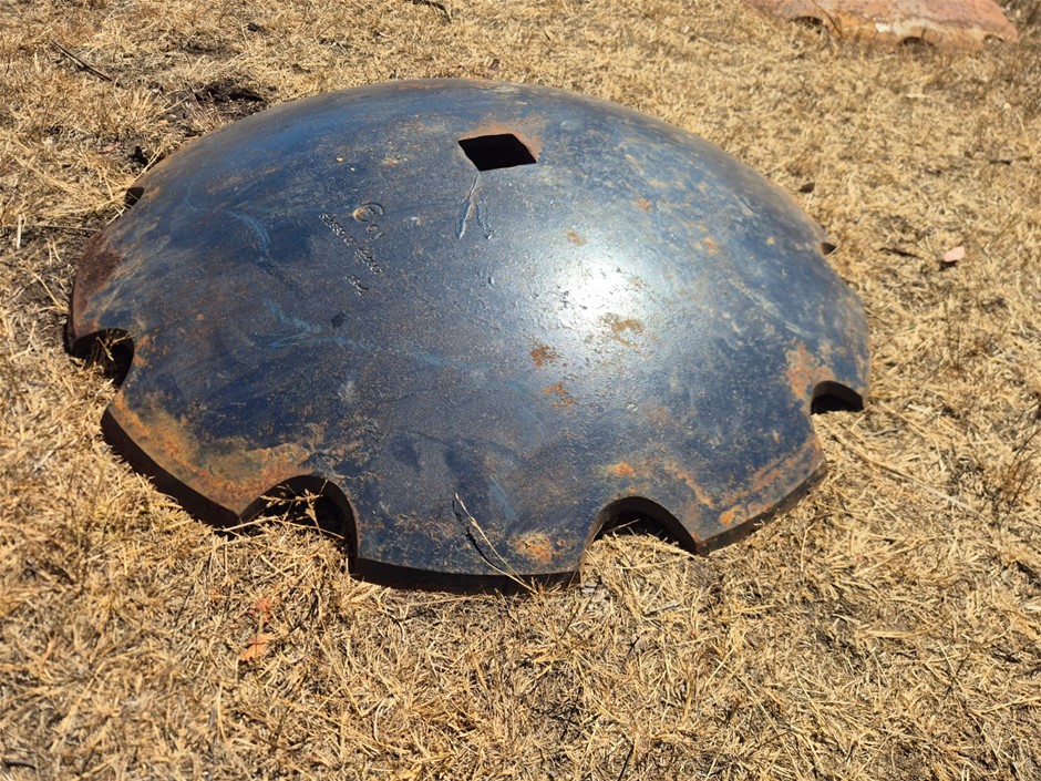 Unused Scalloped Disc Plates