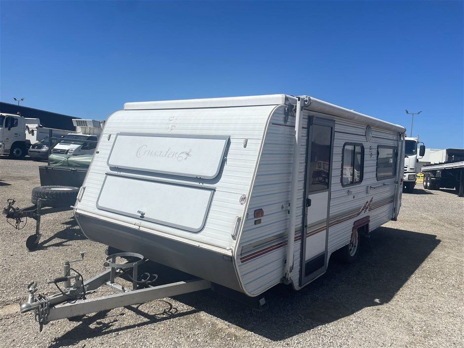 <p>1999 Monarch Crusader Caravan</p>