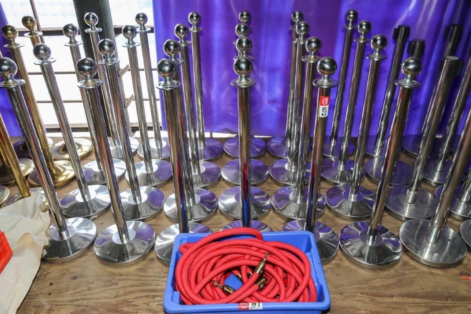 Stylish Crowd Control Rope Bollard