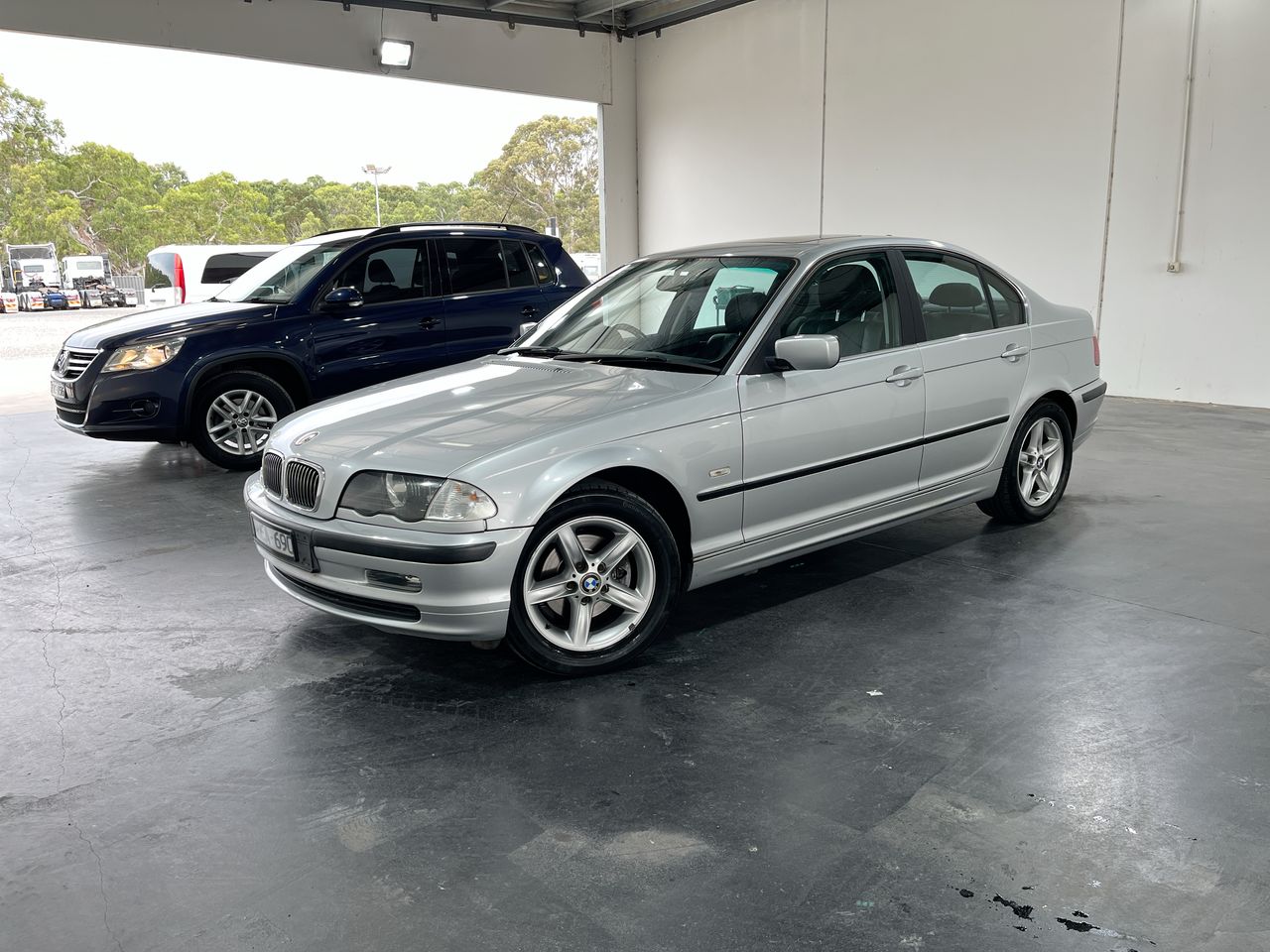 2001 BMW 320i Automatic Sedan