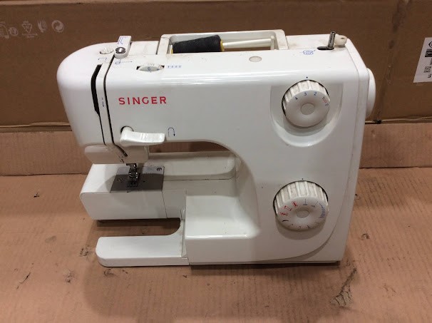 Singer 8280 Sewing Machine