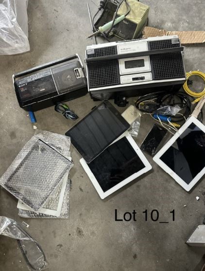 Apple iPad x3, Sony audio sonic Radio cassette player (retal return)