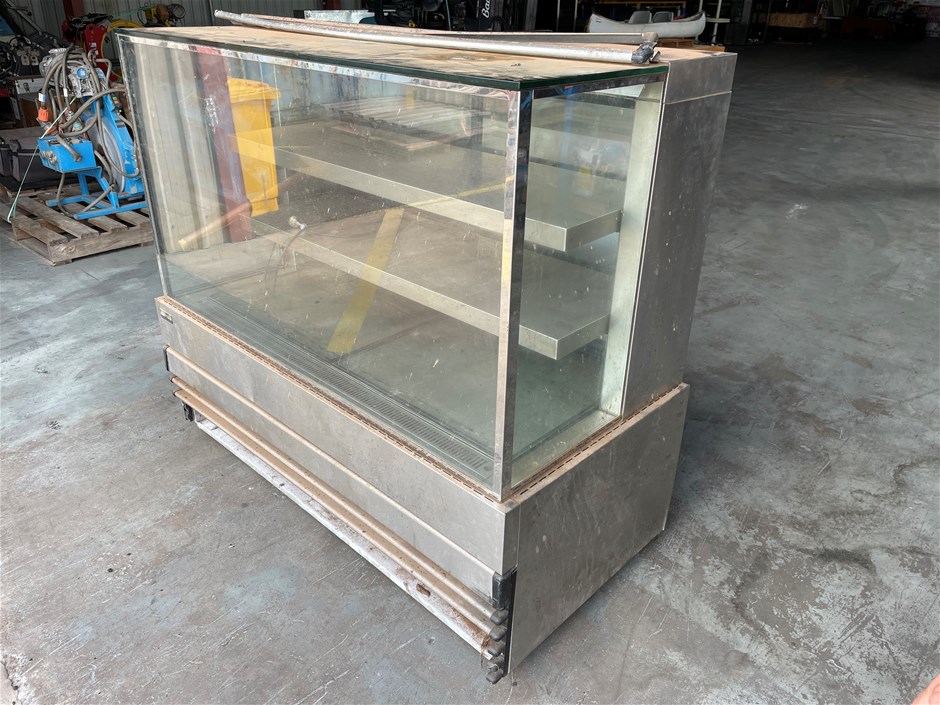 <p>Koldtech SQRCD-15-BA Display Fridge</p>